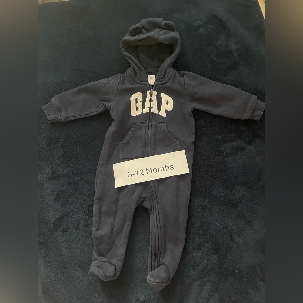 GAP Infant Hooded Suit - Sweater sleeper onsie. Footed sleeper 6-12M